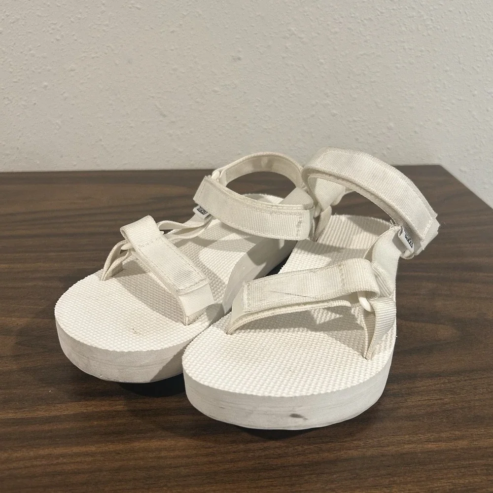 Teva Midform Universal Bright White Sandals S/N 1090969 Womens Sz 6